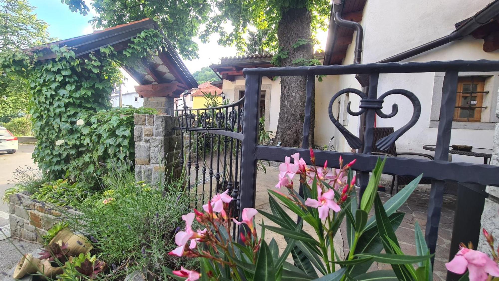 Brne Rooms Postojna Buitenkant foto